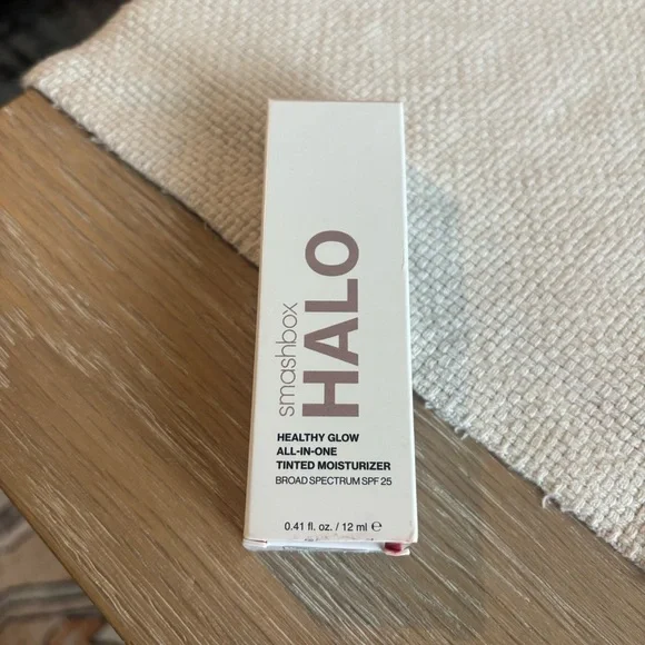NIB Halo Healthy Glow Primer Infused Tinted Moisturizer SPF 25 in Color- Fair - Picture 3 of 5